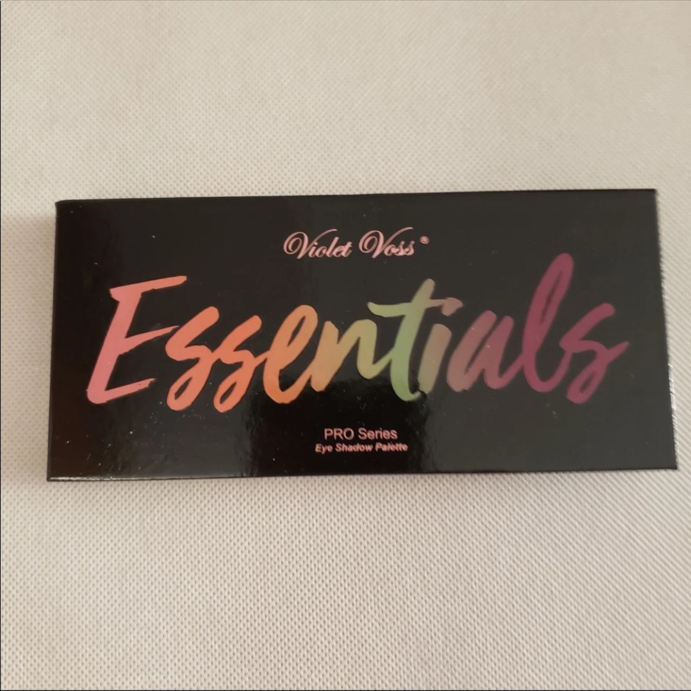 Violet Voss Essentials Palette